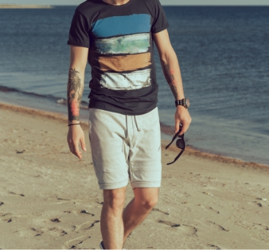 portrait-stylish-sexy-young-man-sea
